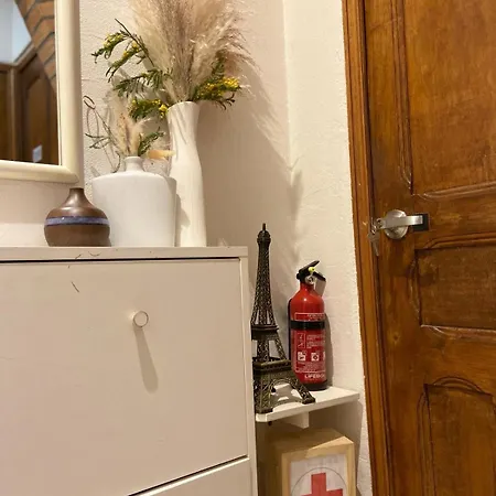 Проживание в семье Isly Room's