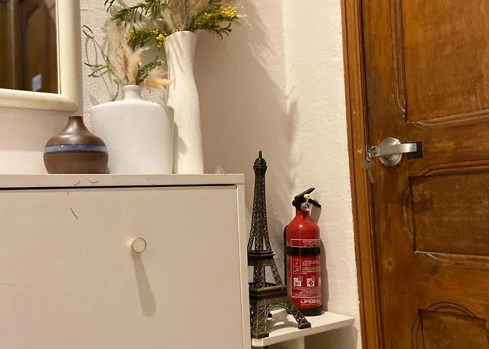 Проживание в семье Isly Room's